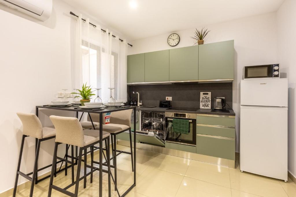 Stylish Central Apartment Near University & a Few Minutes to the Promenade by QuickTrips, Msida