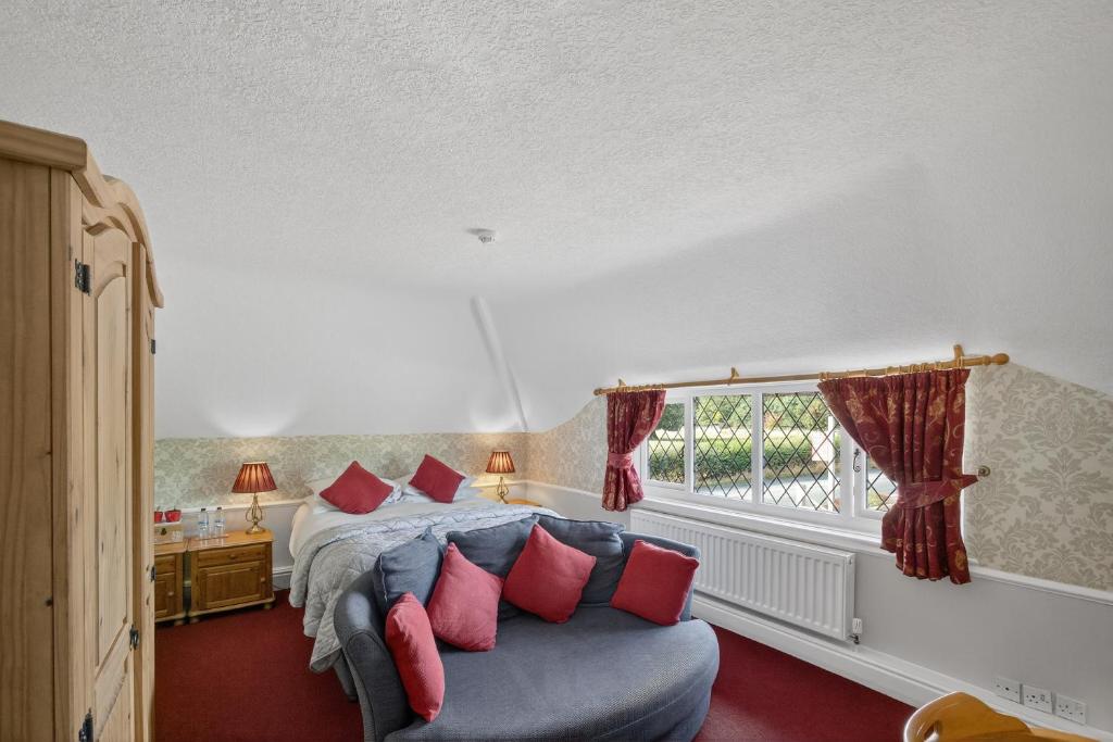 Greyhound Country Inn