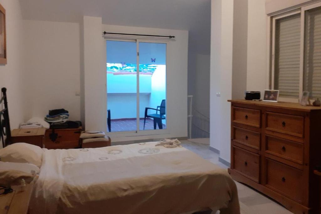 3 Bed Apartment Sleeps 5 - 2 Pools - Smart Tv - 3
