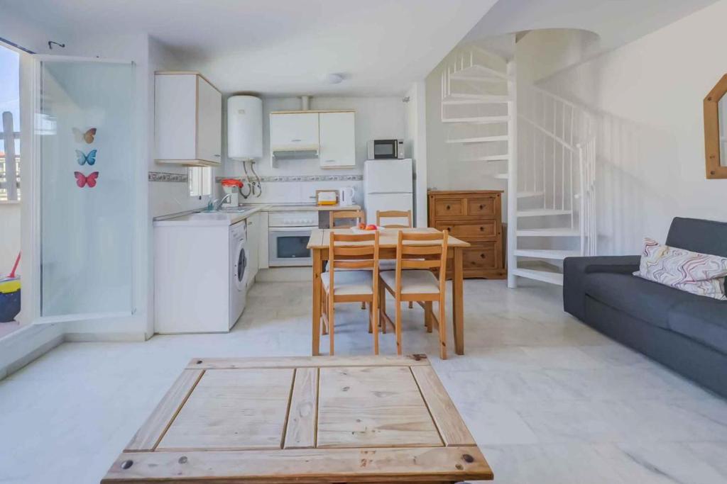 3 Bed Apartment Sleeps 5 - 2 Pools - Smart Tv - 4