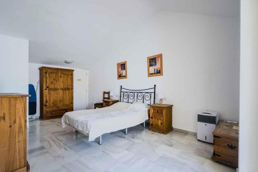 3 Bed Apartment Sleeps 5 - 2 Pools - Smart Tv - 5