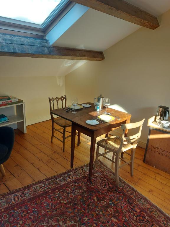 Restful Attic Room in Riverside Spot, Mytholmroyd photo 4
