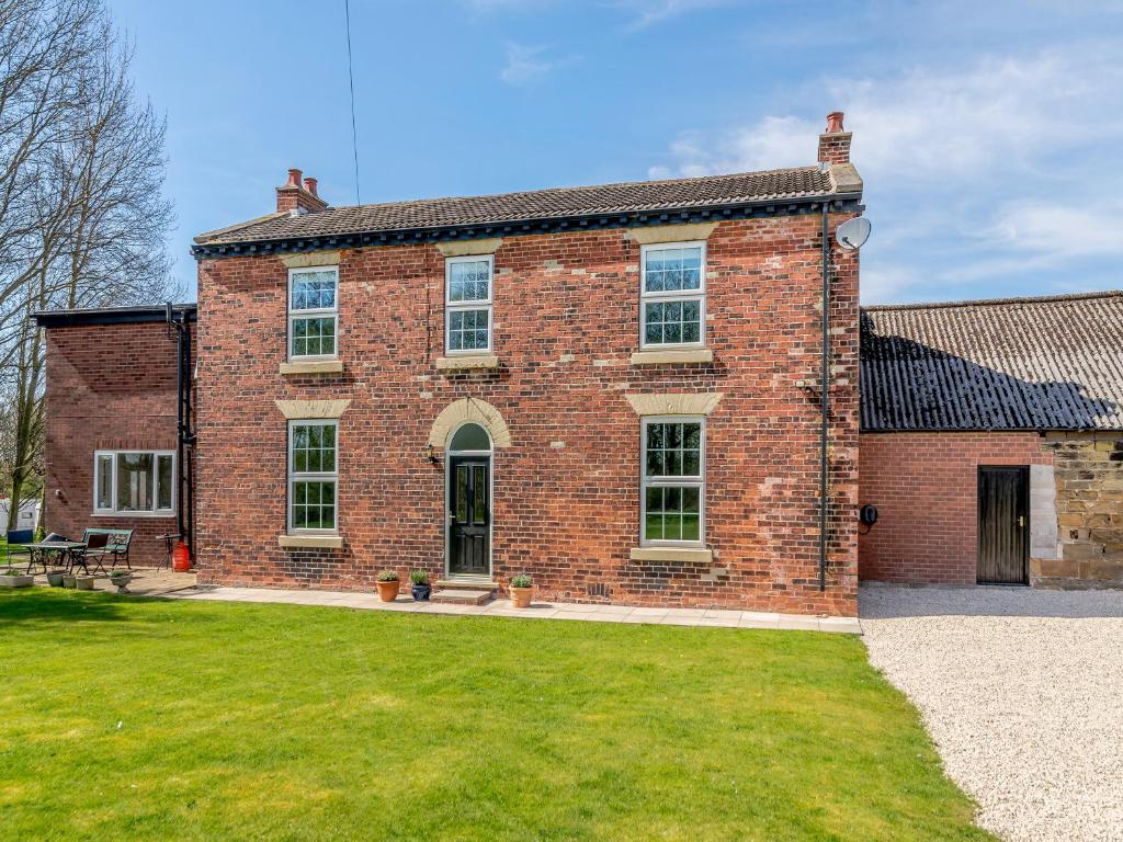 Monkroyd House, Purston Jaglin