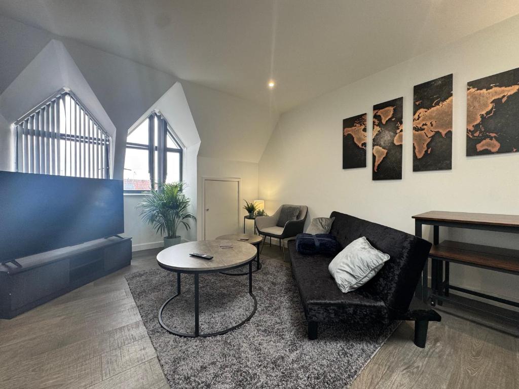 2BR Flat in Prime Location, Hedgerley