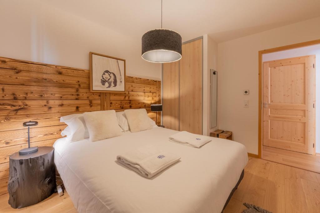 3 Sophie - B103 - Snow and Trek - Morzine - 2
