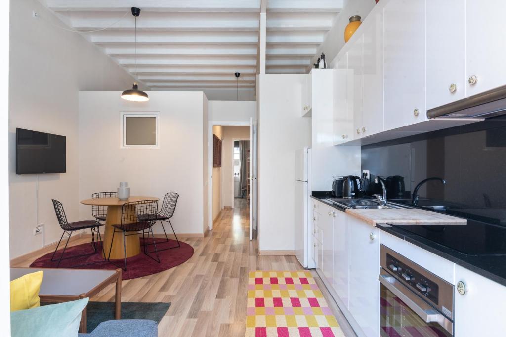 Oasis with a terrace in the heart of Gracia, Barcelona - 4