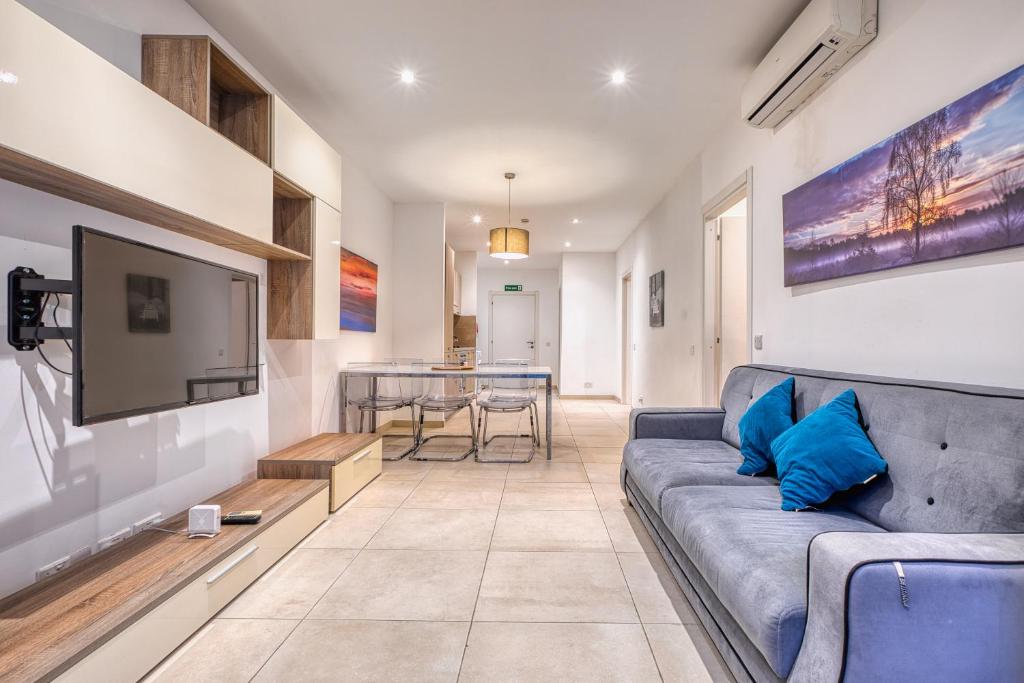 Modern apartment in sliema next to the sea, Sliema