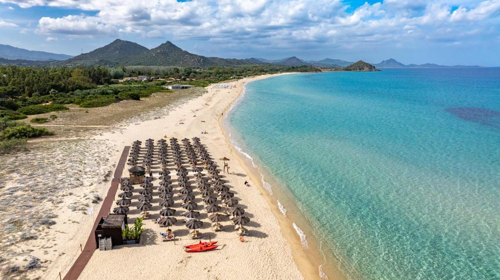 Cala Sinzias Resort — Plaża in Castiadas, Sardynia