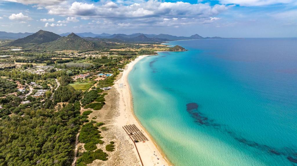 Cala Sinzias Resort — Plaża in Castiadas, Sardynia