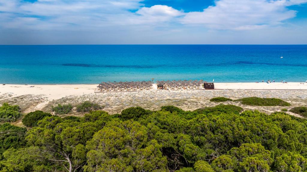 Cala Sinzias Resort — Plaża in Castiadas, Sardynia