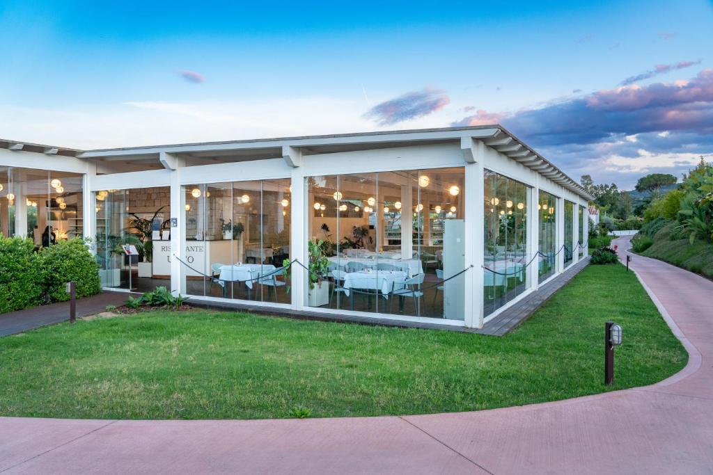 Cala Sinzias Resort — Restauracje i bary in Castiadas, Sardynia