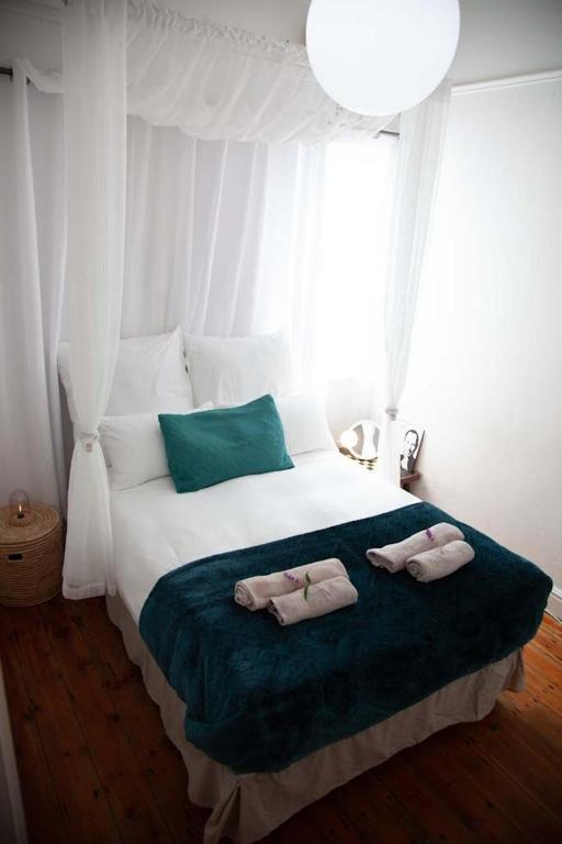 Central two double bedrooms in Bohemian Observatory, Kapské Město