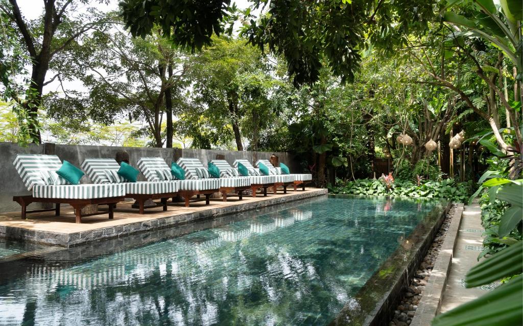 スイミングプール