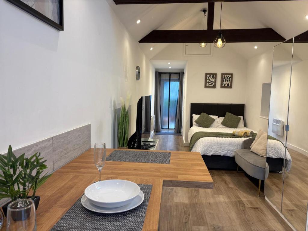 Stylish Detached Studio, Banstead with off street Parking, Banstead