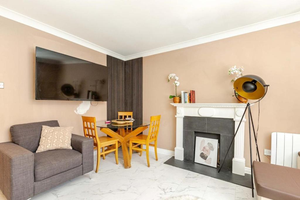 Stylish Central Pad private free parking, Dublín