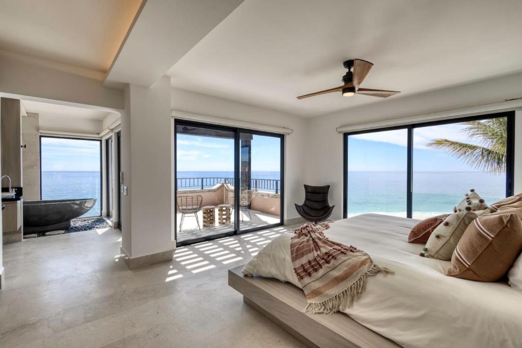 Luxury Unique Oceanfront Penthouse - 1