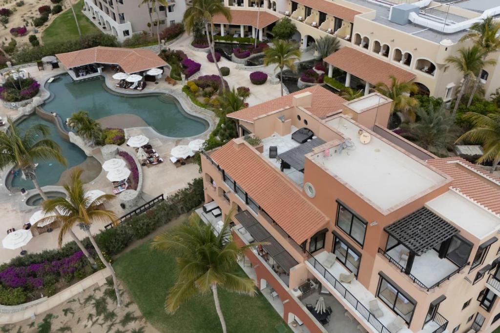 Luxury Unique Oceanfront Penthouse - 3