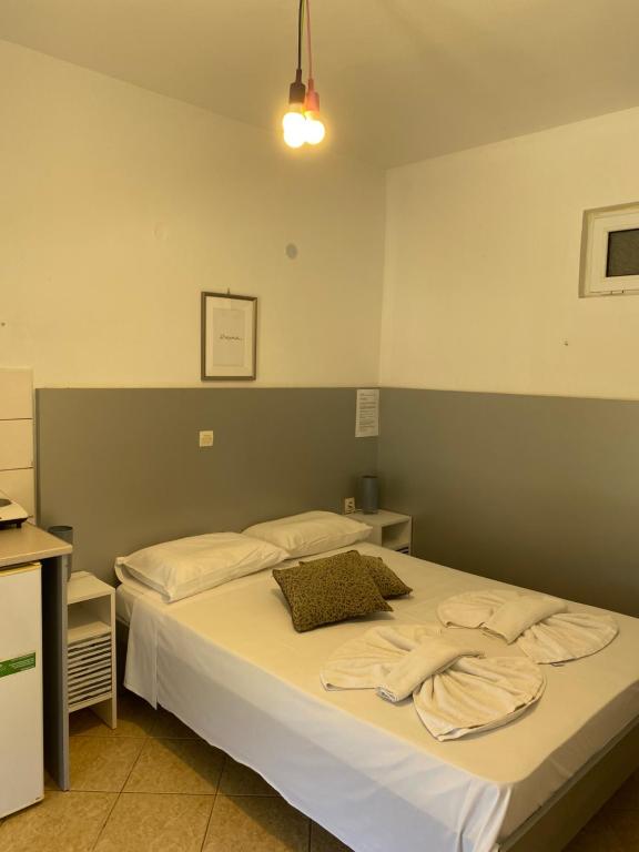 Pansion Limni — Hotel rooms in Keri, Ionian Islands