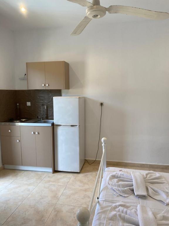 Pansion Limni — Hotel rooms in Keri, Ionian Islands