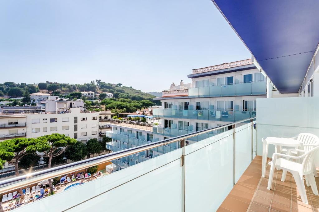 Hotel Mar Blau — Hotel building in Calella, Catalonia