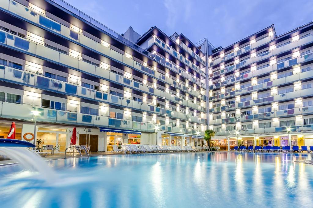 Hotel Mar Blau — Swimming pool in Calella, Catalonia