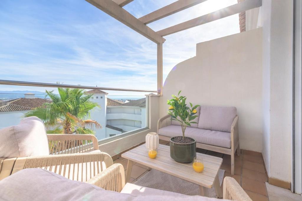 Casa del Mar Modern Apartment with Pool & Sea View in Manilva - 3