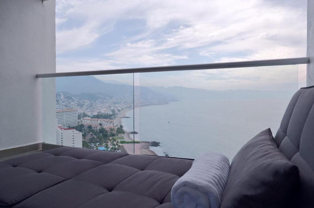 Moikkarentals Beachfront 1BR Harbor171-N1702 PV - 2