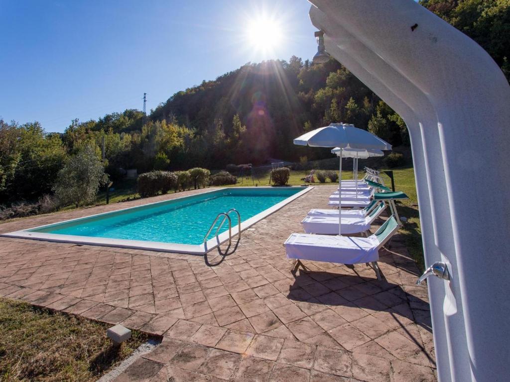 Hilltop apartment with swimming pool - 2