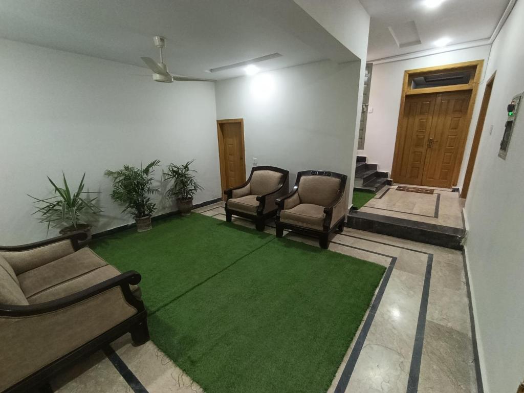 RMT Residencia, Péšávar