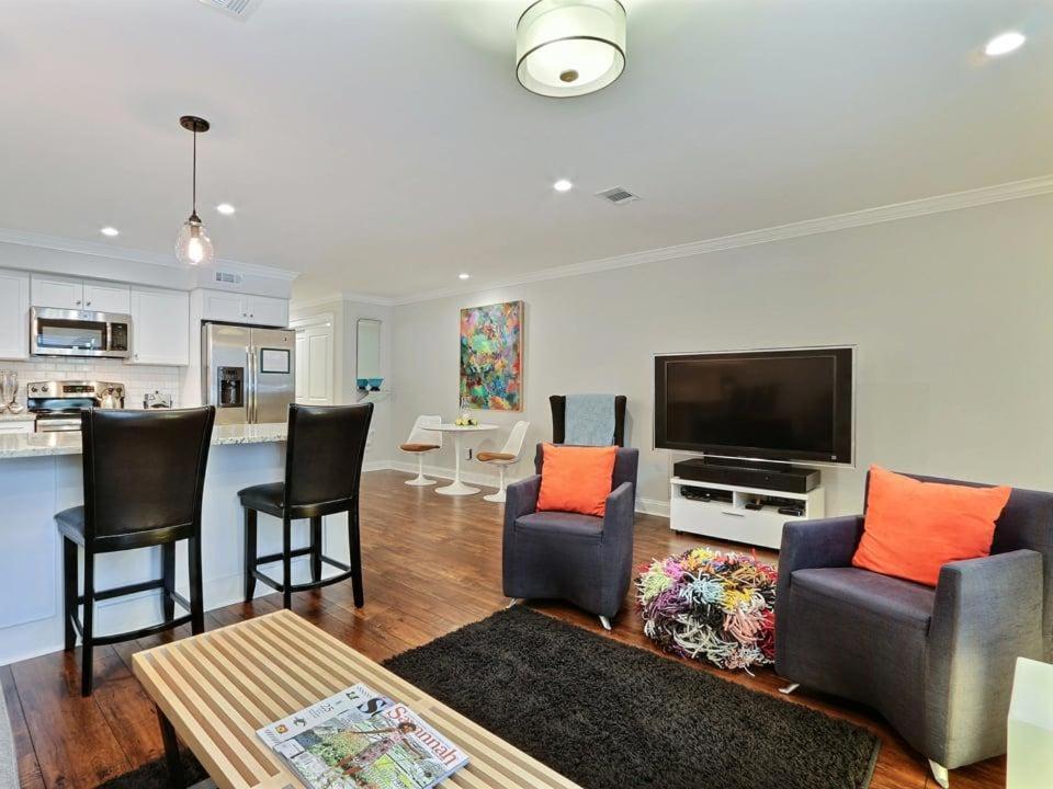 Down Under Winslow, Savannah