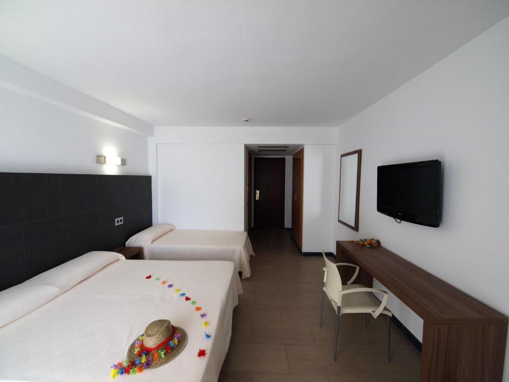 Hotel Astoria Park — Hotel rooms in Lloret de Mar, Catalonia