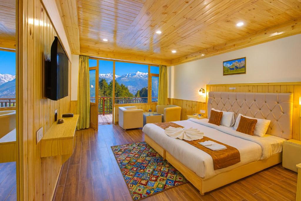 Himalayan River Resort, Manali- #riverside #private parking #scenic river & mountain view #open cafe # spacious room #big garden with campfire, Manāli