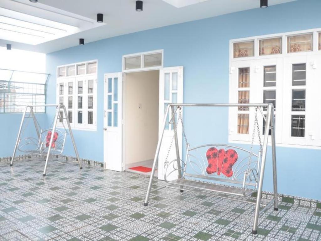 탄 퉁 호텔 외관 야경