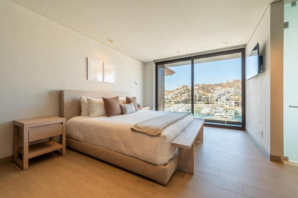 Capitalia 4BR Duplex Terrace & Space to Breathe - 3