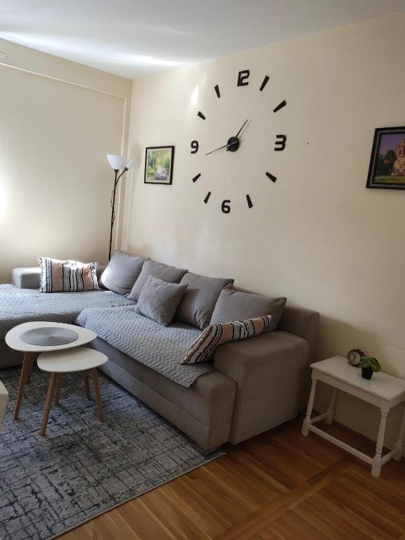 SkyBreak Apartment, Ledine