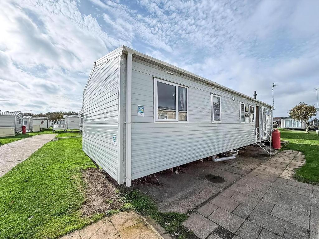 Great Caravan With Central Lounge & Wifi At Broadland Sands, Suffolk Ref 20070Bs, Hopton on Sea