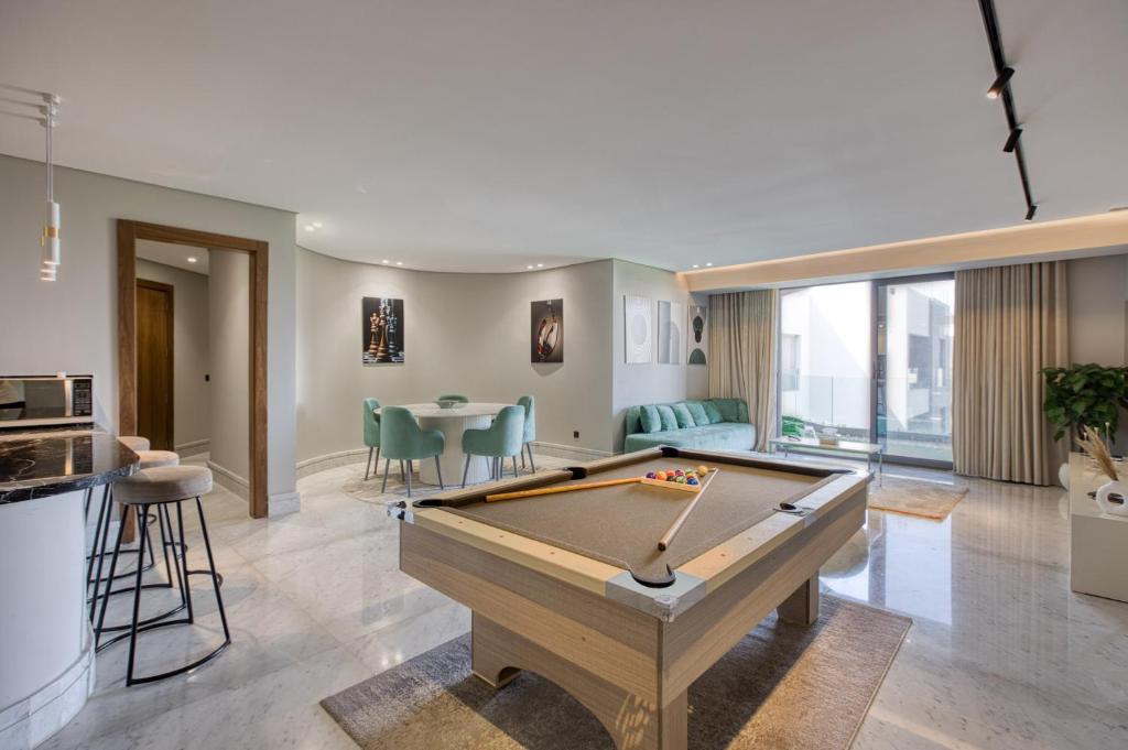 Elegant Garden & Pool View 2-BR Apt - Silverpalm, Káhira