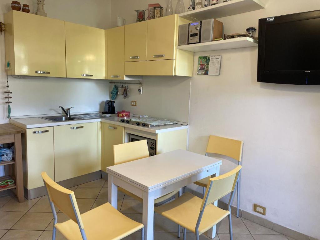 Nice flat with pool and garden - 4