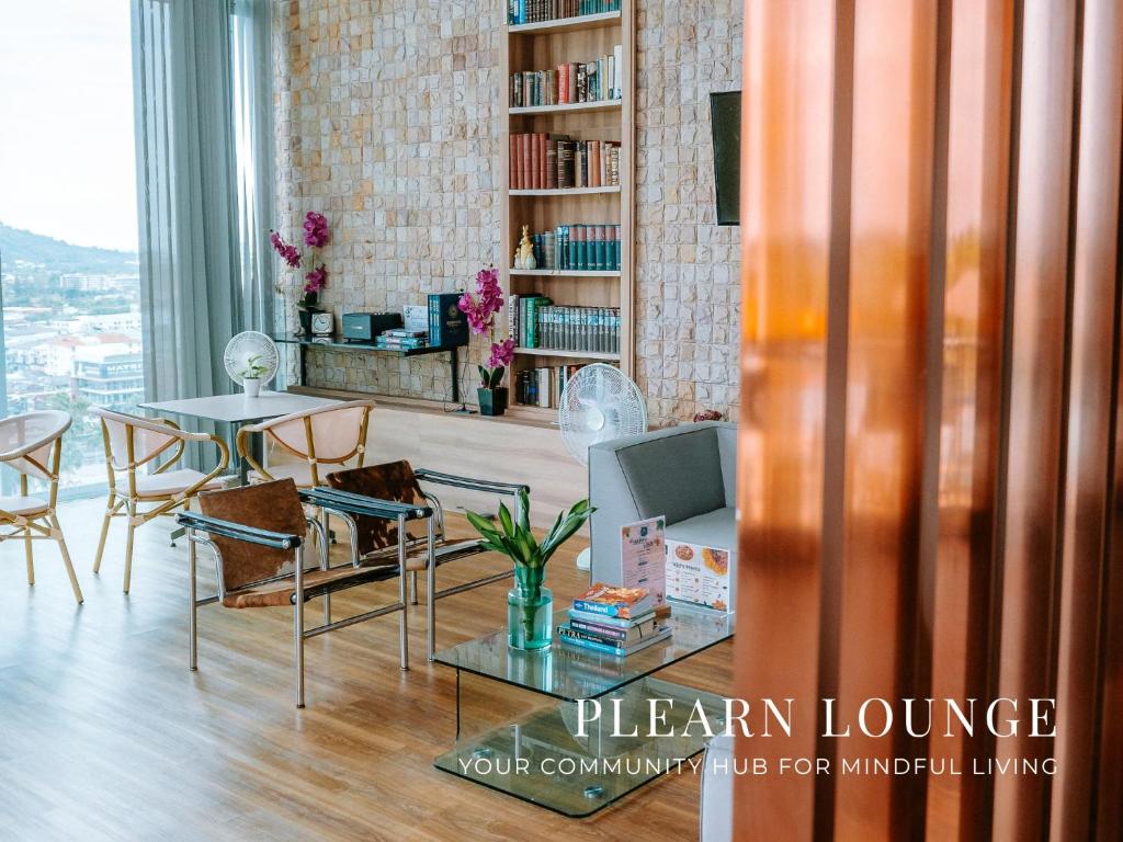 Shared lounge/TV area