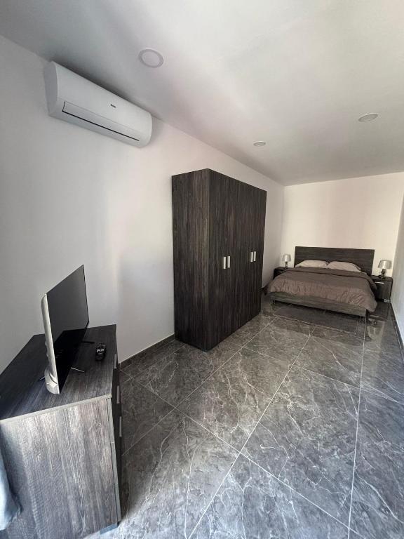 Modern Seaside Escape Sliema-Steps from the Beach, Sliema