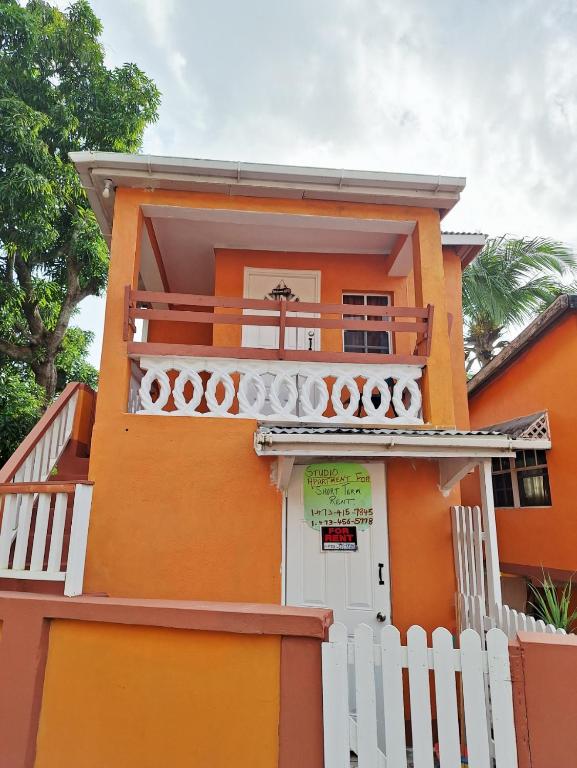 EMME Escape, Saint Georgeʼs