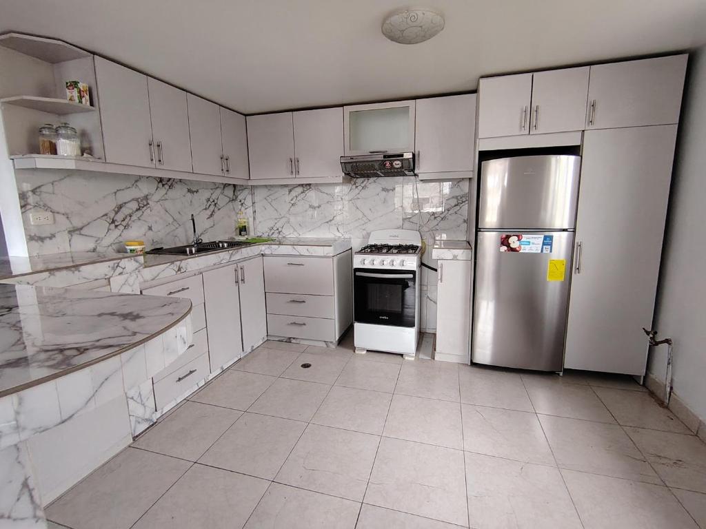 Departamento en zona residencial cerca del centro - 2