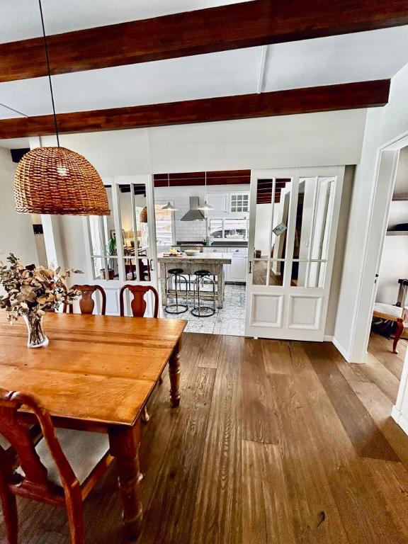 Spectacular house in a private neighborhood - 4