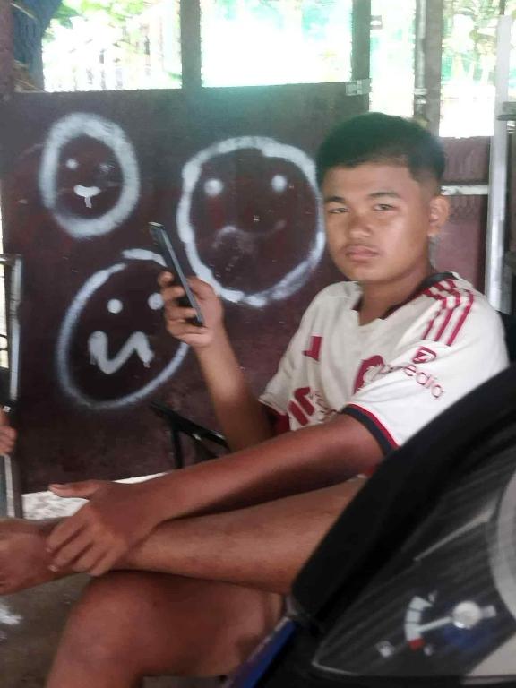 Aunghtetsan, Singapur