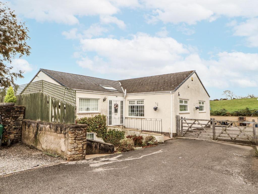 White Gables, Great Clifton