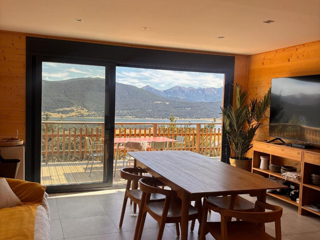 Chalet moderne 100m² pour 8 pers - Vue sur le lac - FR-1-758-44 - 1