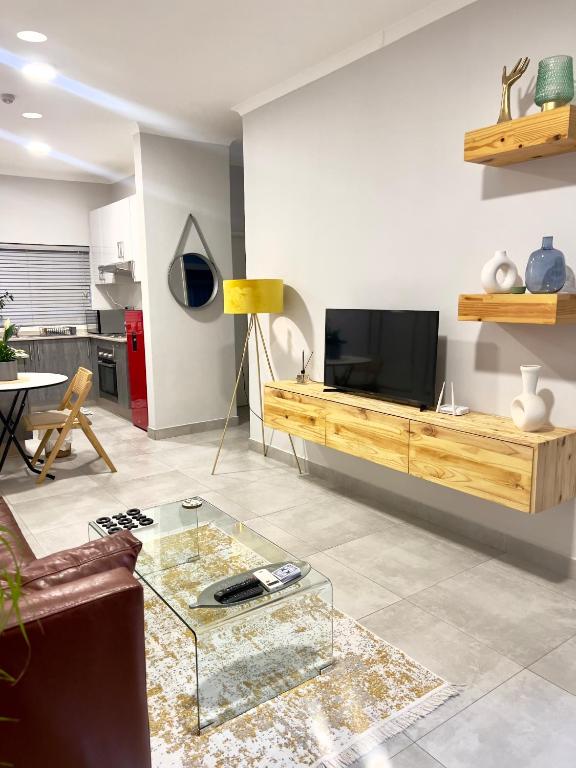 Sarona LoLa E206, Gaborone