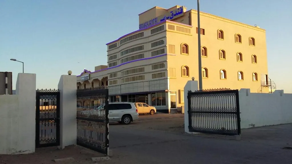 Serapis Hotel, hotel in Ḩilf