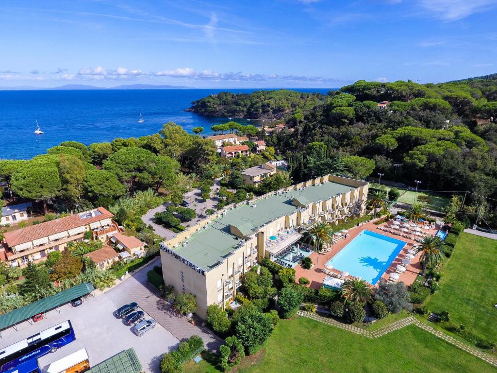 Hotel in Capoliveri with private beach - 1