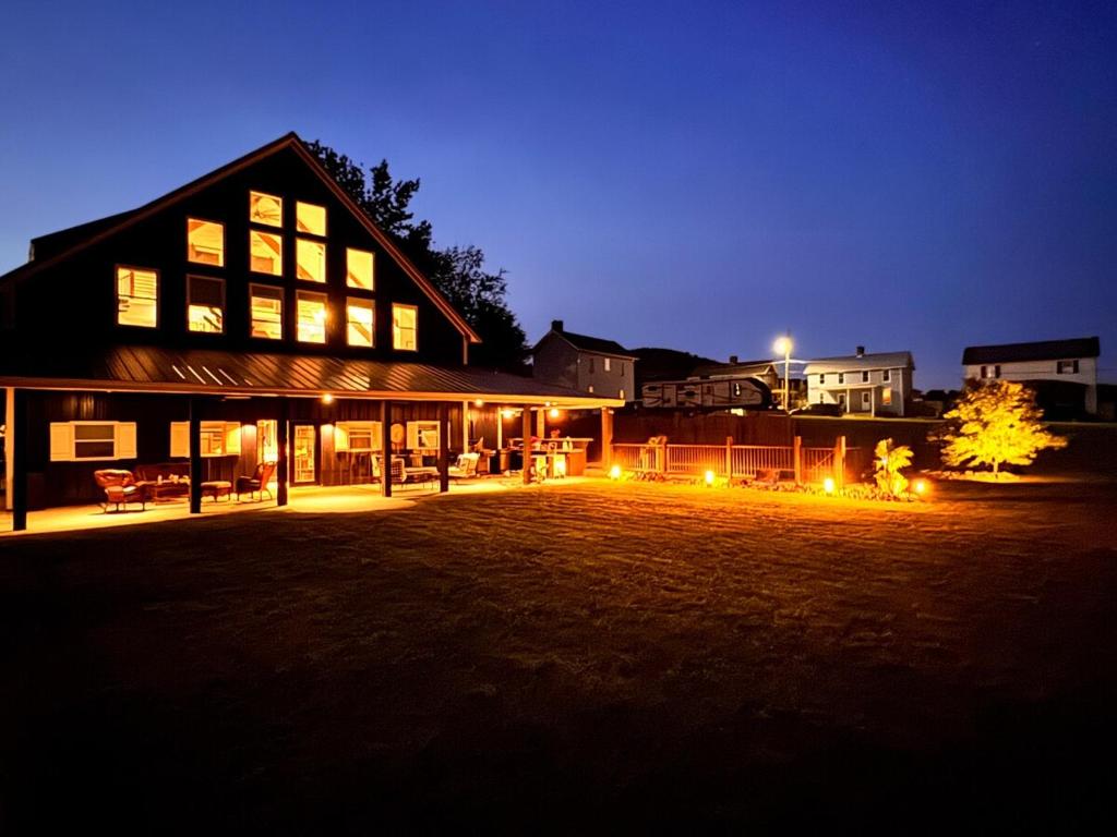 Waterfront Resort Escape, Roscoe